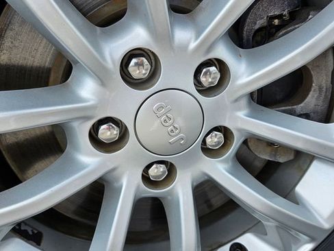 Used 2020 Jeep Cherokee Latitude image 10