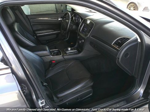 Used 2019 Chrysler 300 Limited image 29