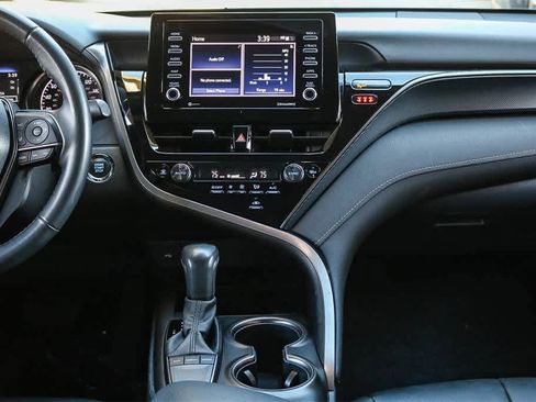 Used 2022 Toyota Camry SE image 14