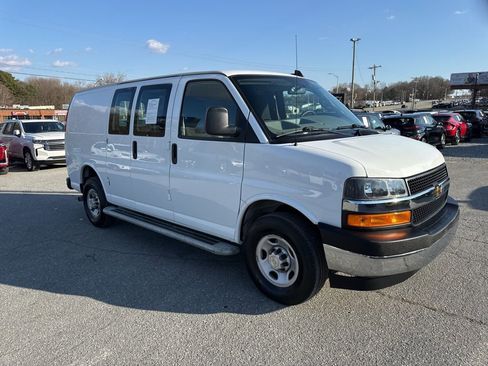 Used 2024 Chevrolet Express 2500 w/ Driver Convenience Package image 7