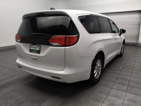 Used 2023 Chrysler Voyager LX FWD image 9