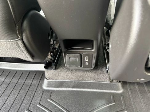 Used 2021 Chevrolet TrailBlazer RS w/ Sun and Liftgate Package image 28