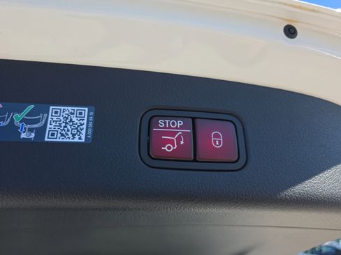 Certified 2026 Mercedes-Benz GLC 300 image 7