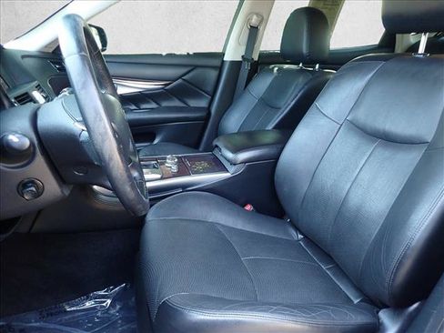 Used 2019 INFINITI Q70 L 3.7 AWD/4WD image 10