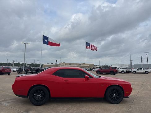Used 2014 Dodge Challenger R/T RWD image 26