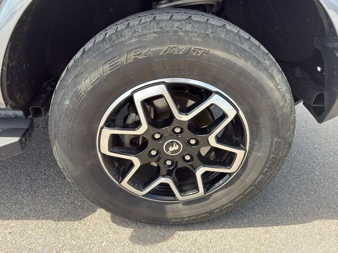 Used 2023 Ford Bronco Outer Banks AWD/4WD image 13