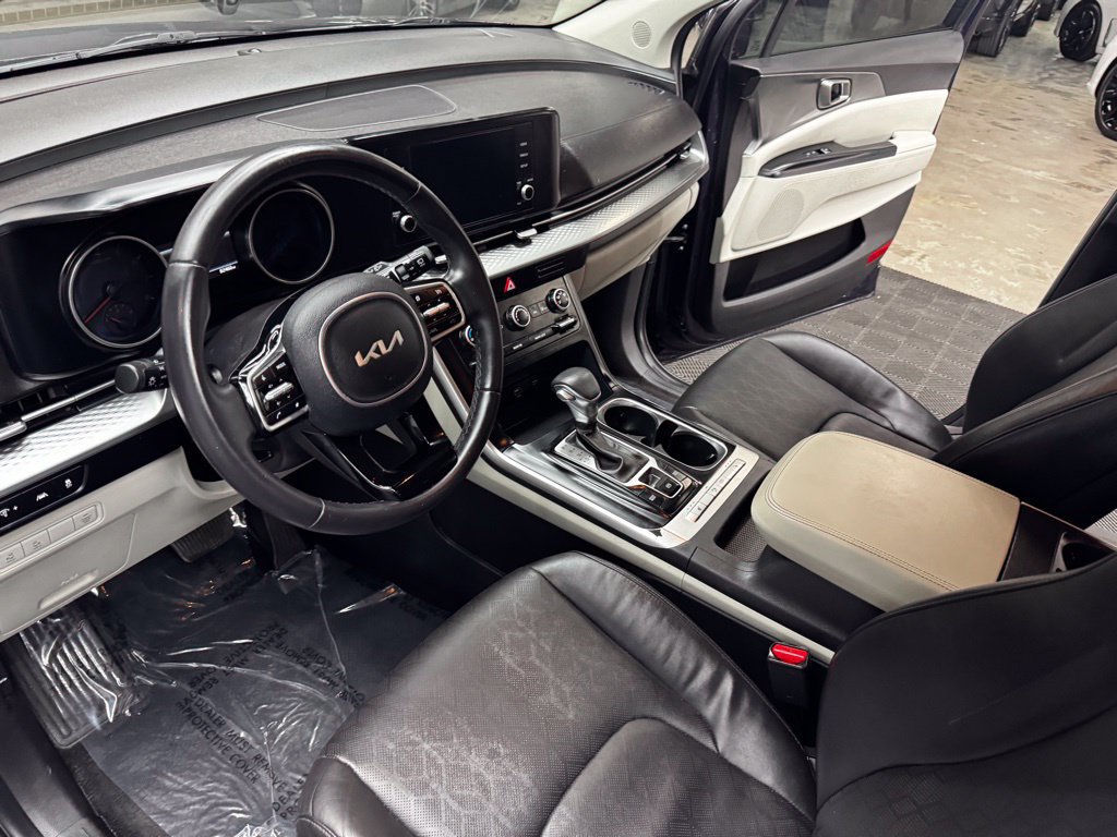 Used 2024 Kia Carnival LX FWD image 33