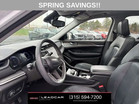 Used 2023 Jeep Grand Cherokee L Limited w/ Black Appearance Package image 24