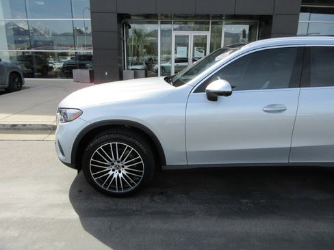 Used 2023 Mercedes-Benz GLC 300 4MATIC image 2