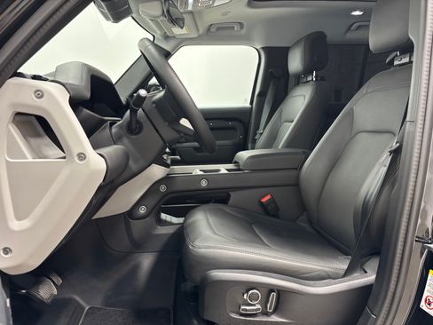 New 2025 Land Rover Defender 130 X-Dynamic SE AWD/4WD image 24
