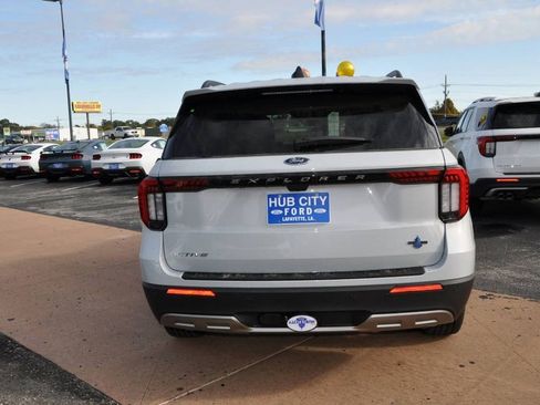 New 2026 Ford Explorer Active w/ Active Comfort Package image 4