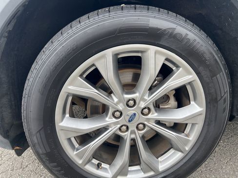 Used 2022 Ford Explorer Limited image 11