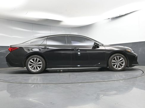 Used 2019 Toyota Avalon XLE w/ Moonroof Package image 25