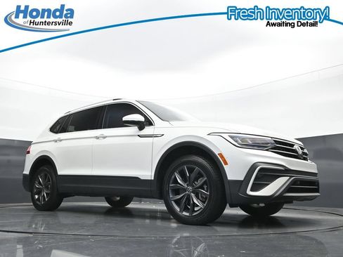 Used 2023 Volkswagen Tiguan SE w/ Panoramic Sunroof Package FWD image 27