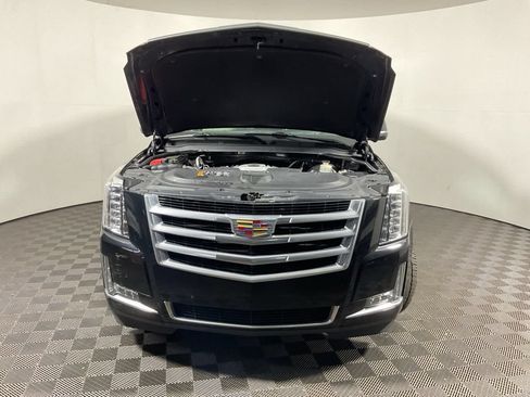 Used 2019 Cadillac Escalade Luxury AWD/4WD image 13