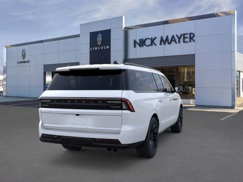 New 2026 Lincoln Navigator L Reserve AWD/4WD image 9