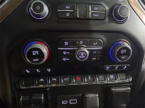 Used 2022 Chevrolet Silverado 1500 High Country image 18
