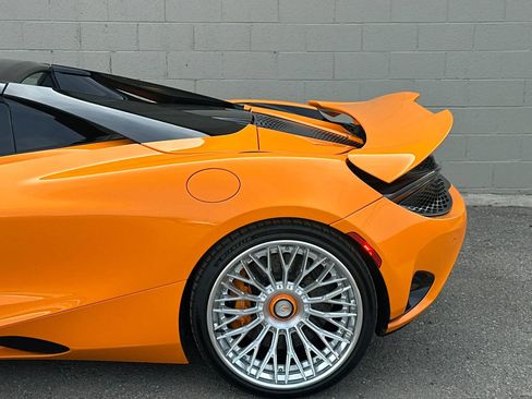 Used 2025 McLaren 750S Spider RWD image 22