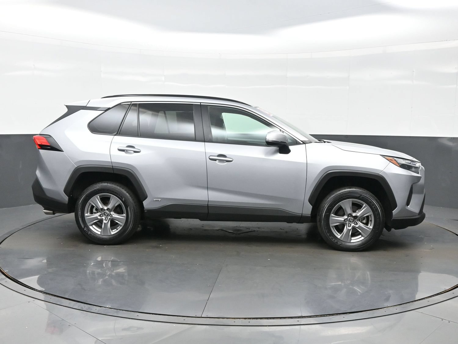 Used 2025 Toyota RAV4 XLE AWD/4WD image 7