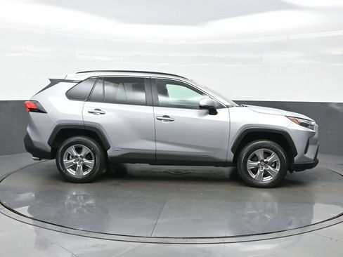 Used 2025 Toyota RAV4 XLE AWD/4WD image 7