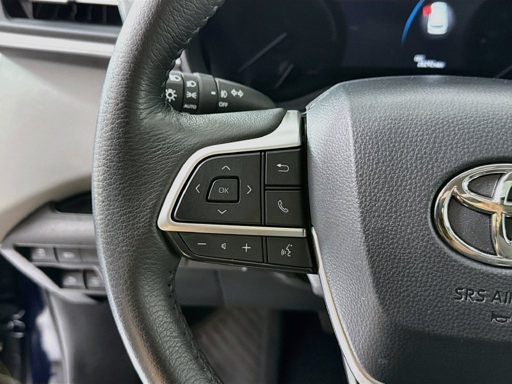 Used 2026 Toyota Sienna XLE FWD image 11