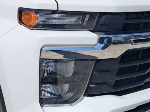 Used 2025 Chevrolet Silverado 2500 LT w/ Convenience Package AWD/4WD image 11