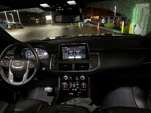 Used 2023 GMC Yukon SLT w/ SLT Luxury Package image 27