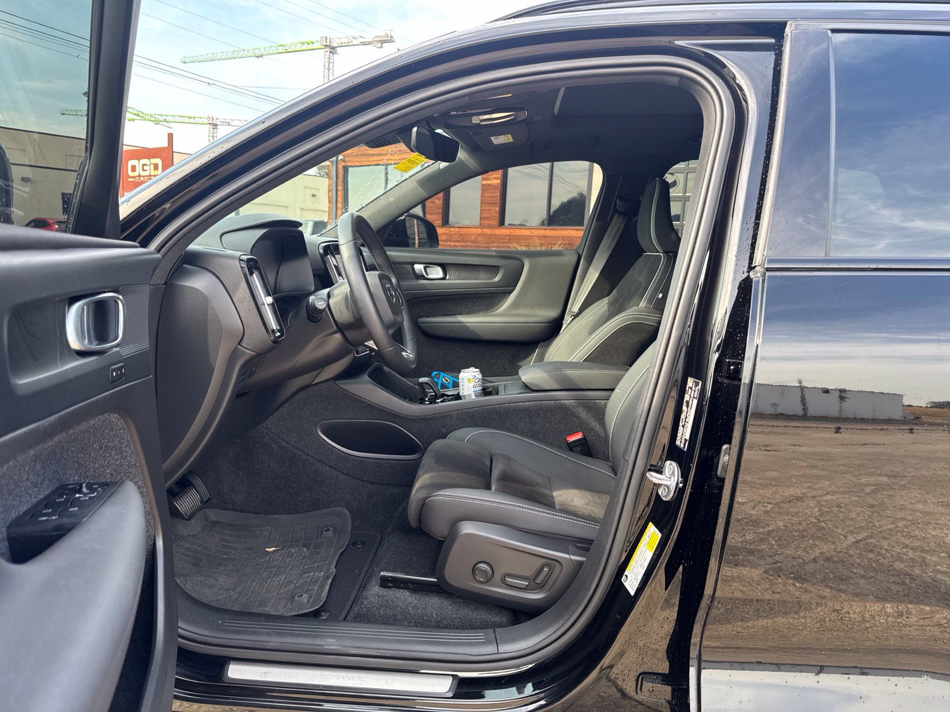 Used 2023 Volvo XC40 Recharge Plus w/ Protection Package Premier AWD/4WD image 11