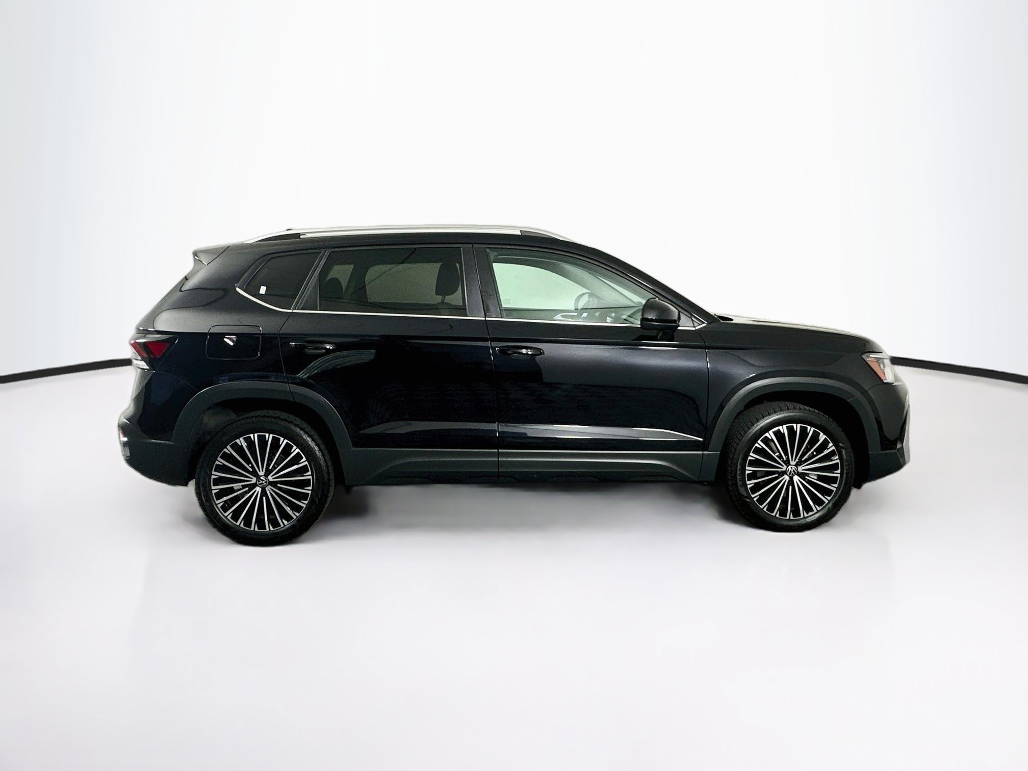 Used 2025 Volkswagen Taos SE FWD image 10