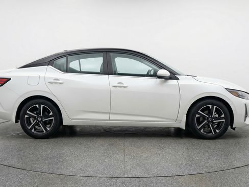 Used 2025 Nissan Sentra SV FWD image 11