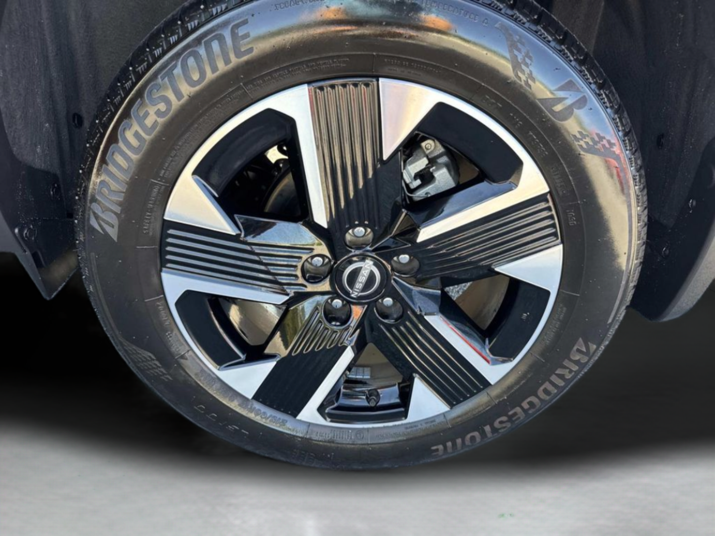 Used 2025 Nissan Kicks SR FWD image 14