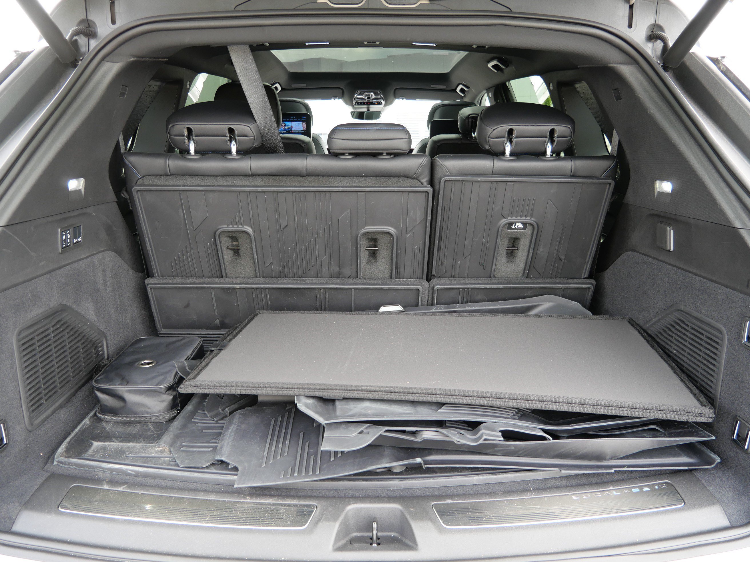 Used 2026 Cadillac Escalade IQ Luxury 1 w/ LPO, Floor Liner Package AWD/4WD image 19