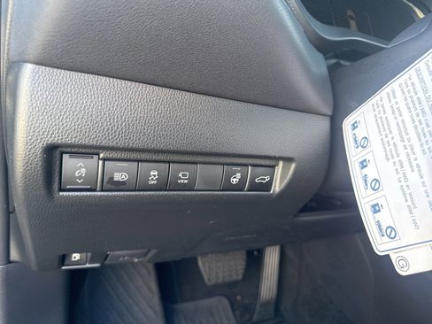 Used 2024 Toyota Venza Limited image 8