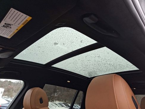 Used 2022 BMW X7 xDrive40i w/ M Sport Package image 11