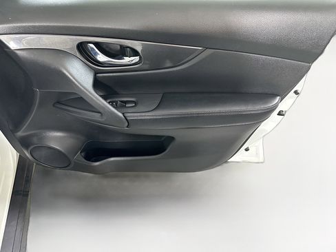 Used 2017 Nissan Rogue SV FWD image 29