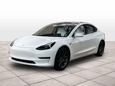 Used 2020 Tesla Model 3 Standard Range image 1