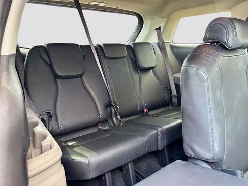 Used 2025 Kia Carnival FWD image 27