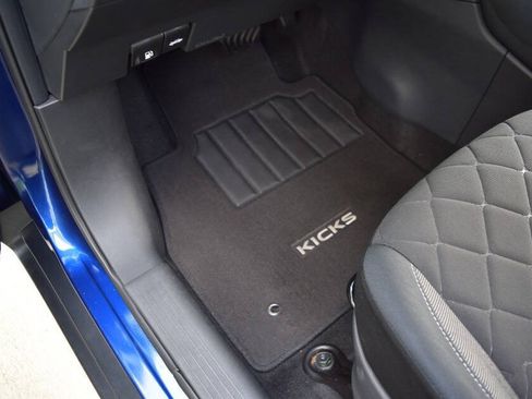 Used 2018 Nissan Kicks SV FWD image 40