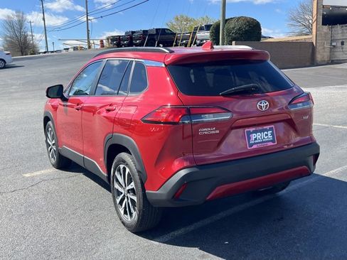 Used 2023 Toyota Corolla Cross XLE image 7