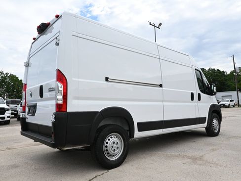 Used 2025 RAM ProMaster 2500 w/ Convenience Group FWD image 3