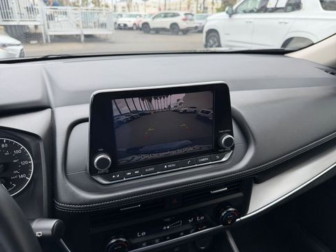 Used 2025 Nissan Rogue SV FWD image 25