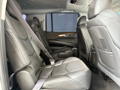 Used 2016 Cadillac Escalade ESV Premium image 41