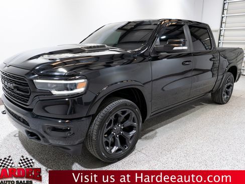 Used 2020 RAM 1500 Limited w/ Black Appearance Package AWD/4WD image 2