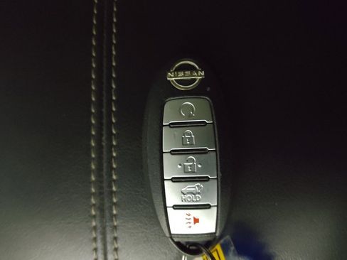 Used 2022 Nissan Pathfinder SL w/ SL Black Package FWD image 32