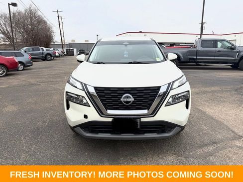 Used 2023 Nissan Rogue SV image 2