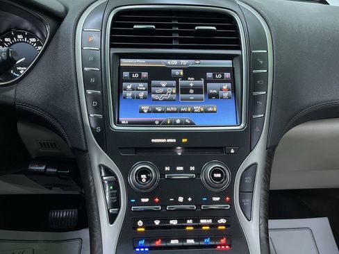 Used 2016 Lincoln MKX Reserve w/ Technology Package image 24