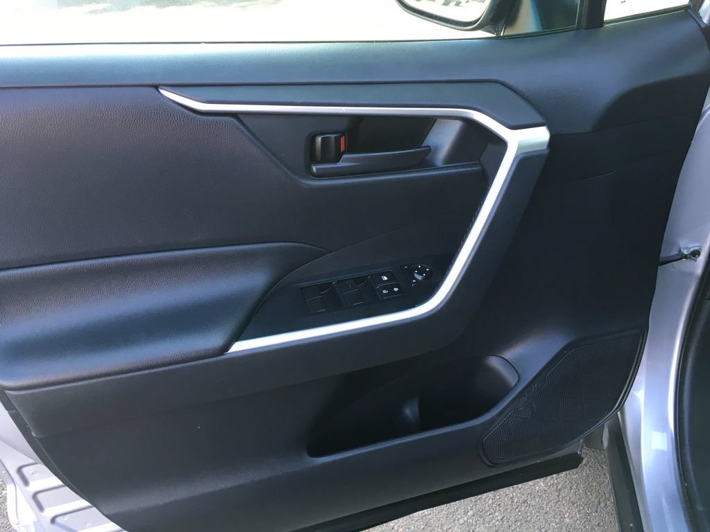 Used 2019 Toyota RAV4 LE w/ Carpet Mat Package AWD/4WD image 19