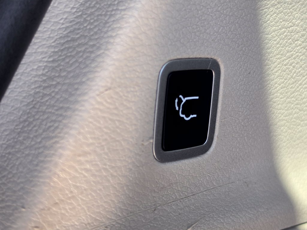 Used 2023 Chrysler Pacifica Touring-L FWD image 16