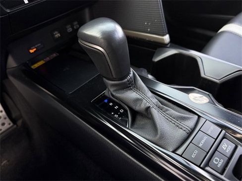 Used 2025 Toyota Camry SE image 19