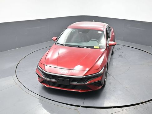 Used 2024 Hyundai Elantra SEL FWD image 17